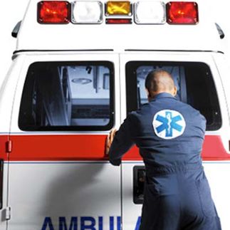 Ambulancias Paramedic paramédico cerrando ambulancia